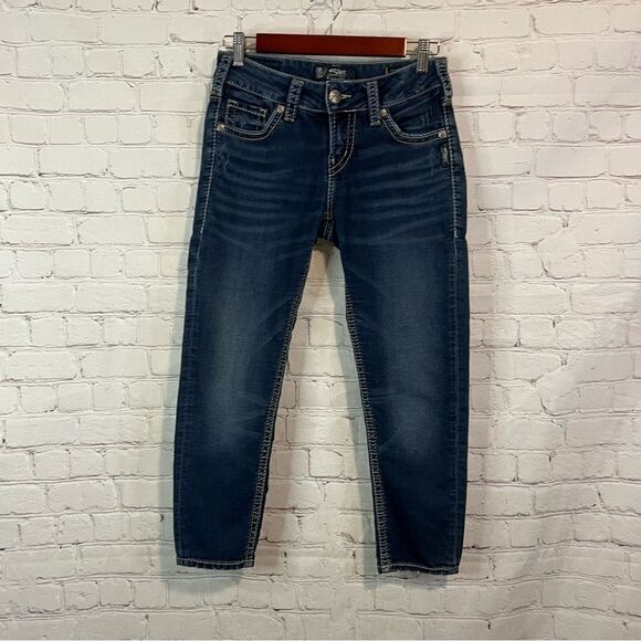 Silver Suki Mid Rise Capri Dark Wash size 27 L 24 - Picture 1 of 6